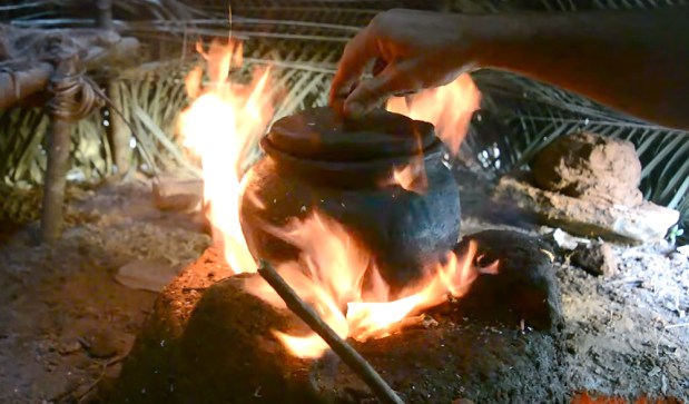 Primitive-technology-pottery-stove-fire-clay-tools-bushcraft-5
